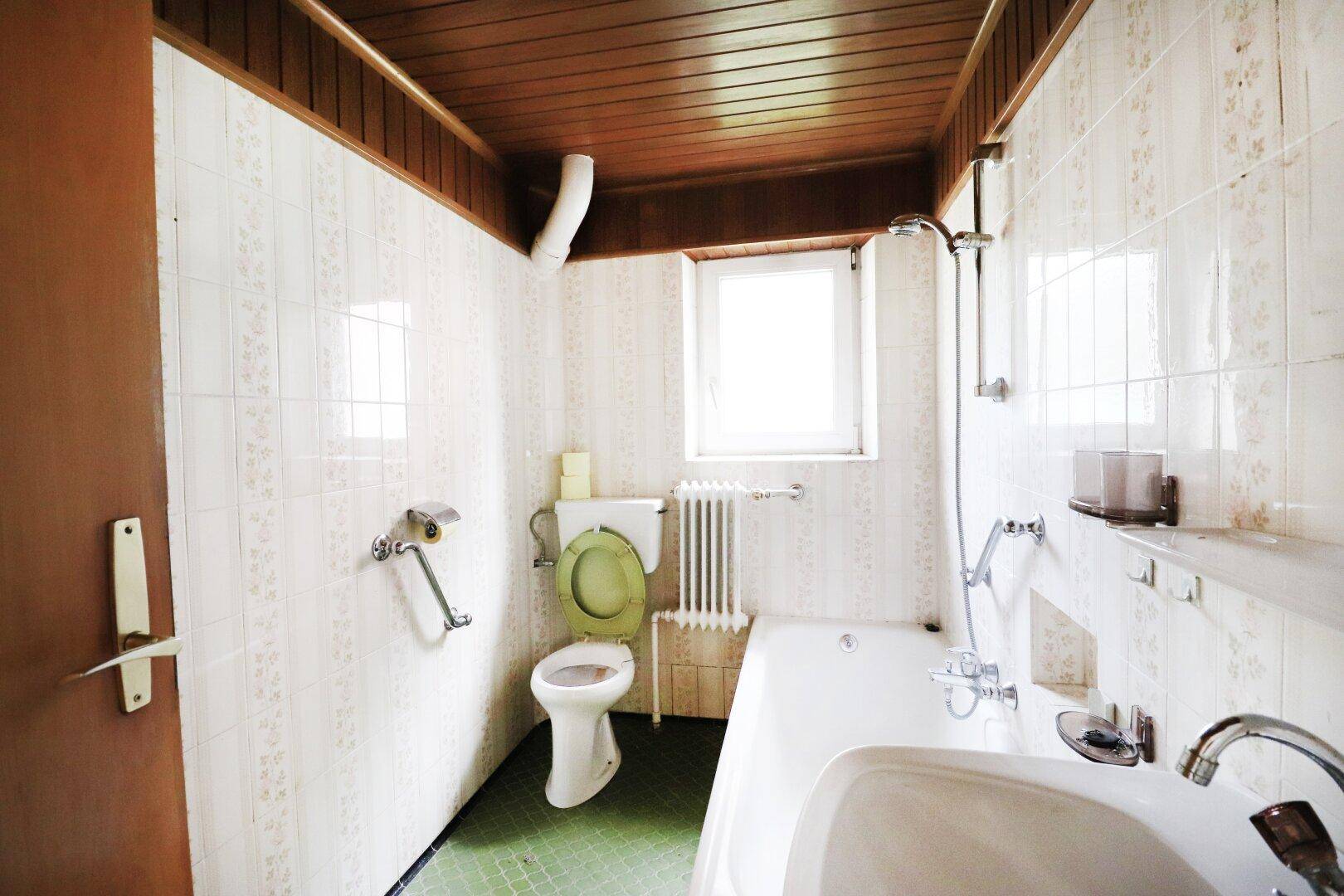 Badezimmer EG
