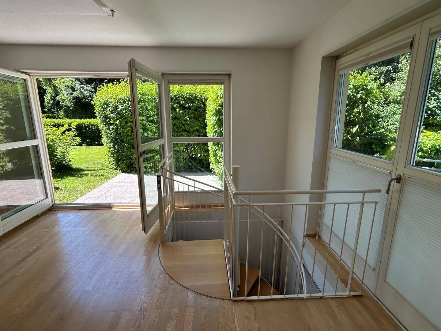 Terrasse und Treppe Souterrain