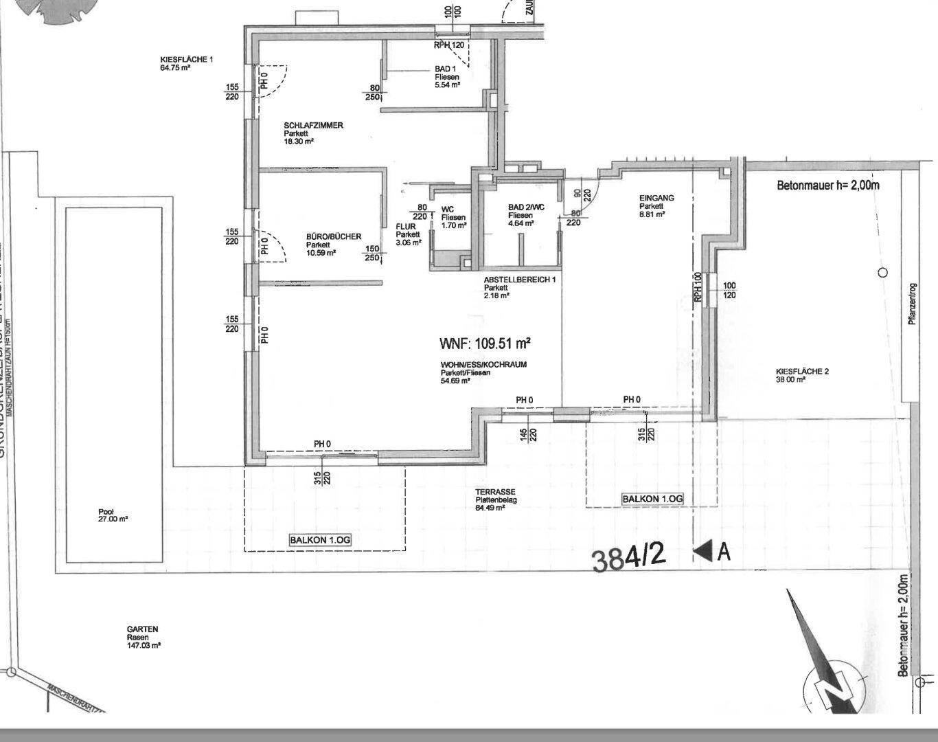 Detaillierter Grundriss mit Wohn-/Kochbereich, Schlafzimmern und Außenbereichen wie Terrasse und Balkon.