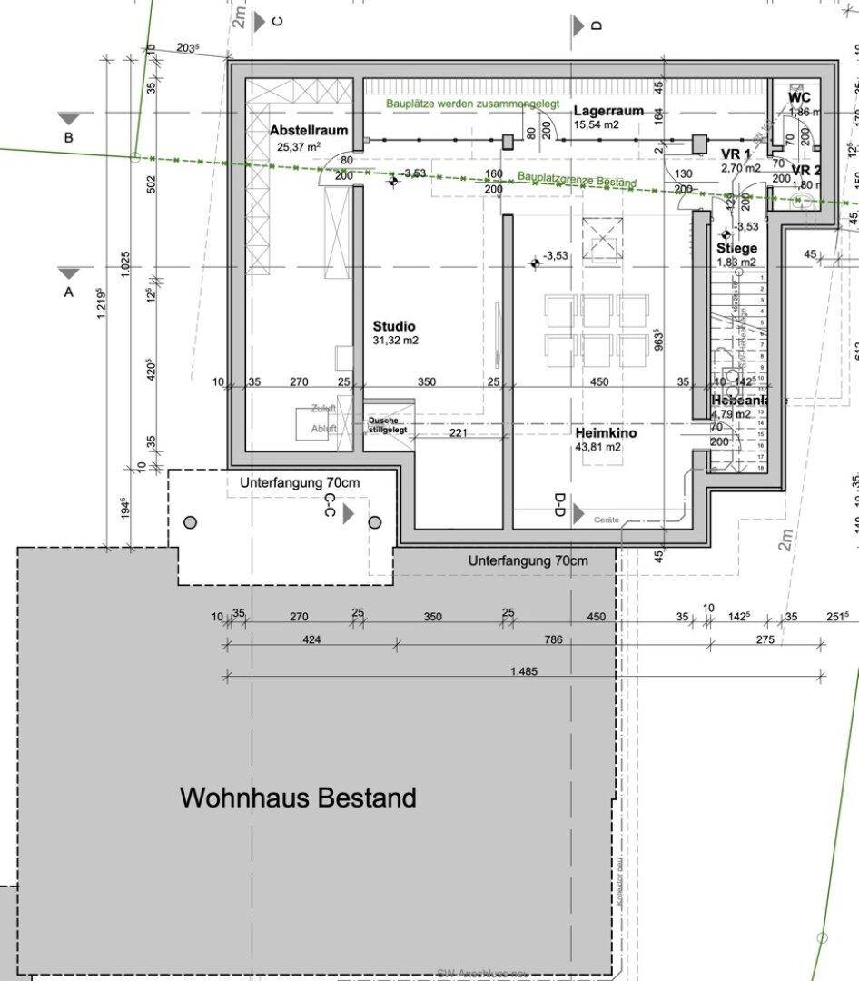 Grundriss des Untergeschosses mit Studio, Heimkino, Abstellräumen und separatem WC.