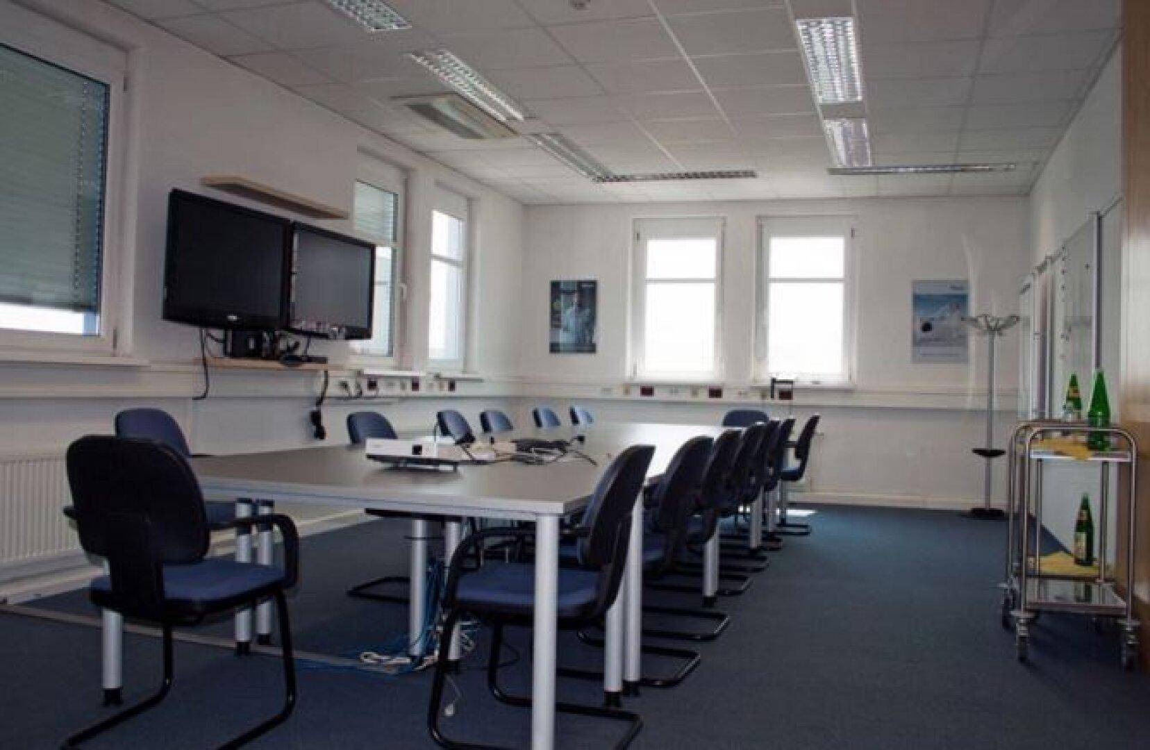 Lagerhalle ca. 300 m² + Büro im Bürohaus, ca. 110 m², Freistellplätze - Ansicht 3