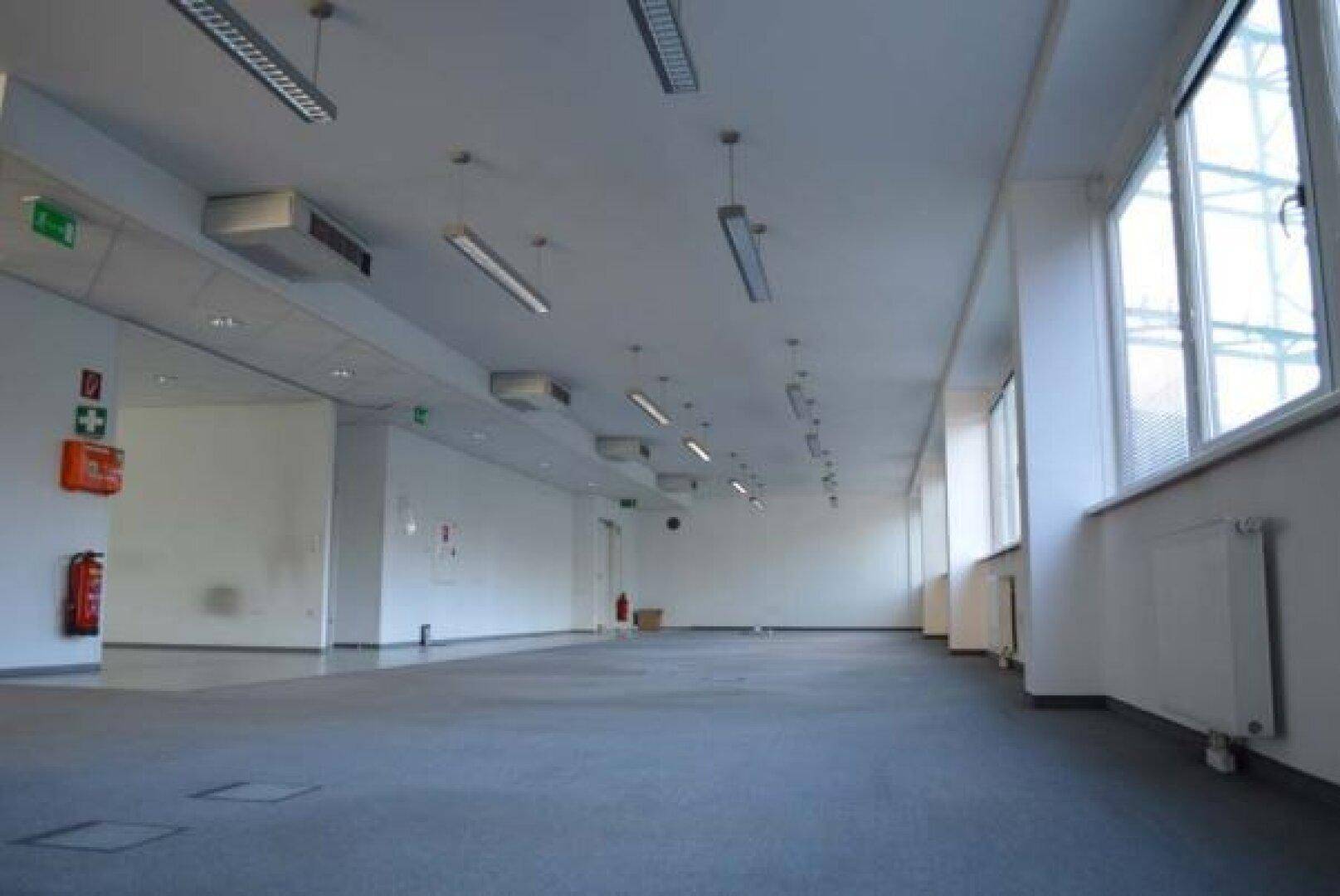 Büro mit bester Verkehrsanbindung, direkt bei S-Bahn-Station, Tiefgarage im Objekt - Ansicht 2