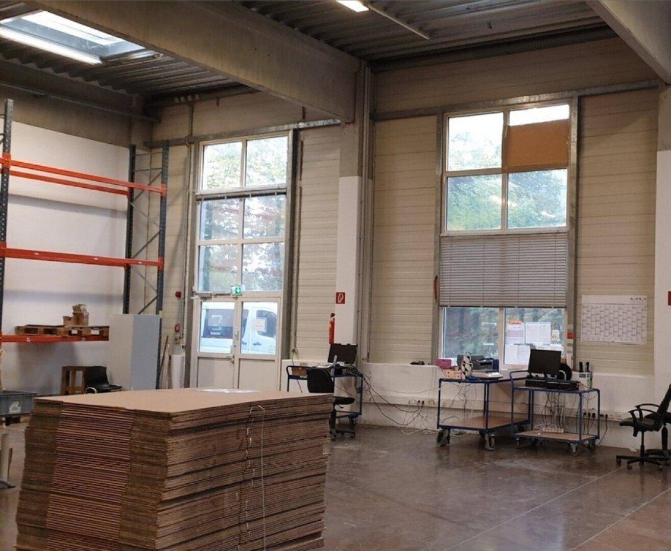 Gewerbeobjekt mit Halle und Büro, Stellplätze verfügbar - Widok 4
