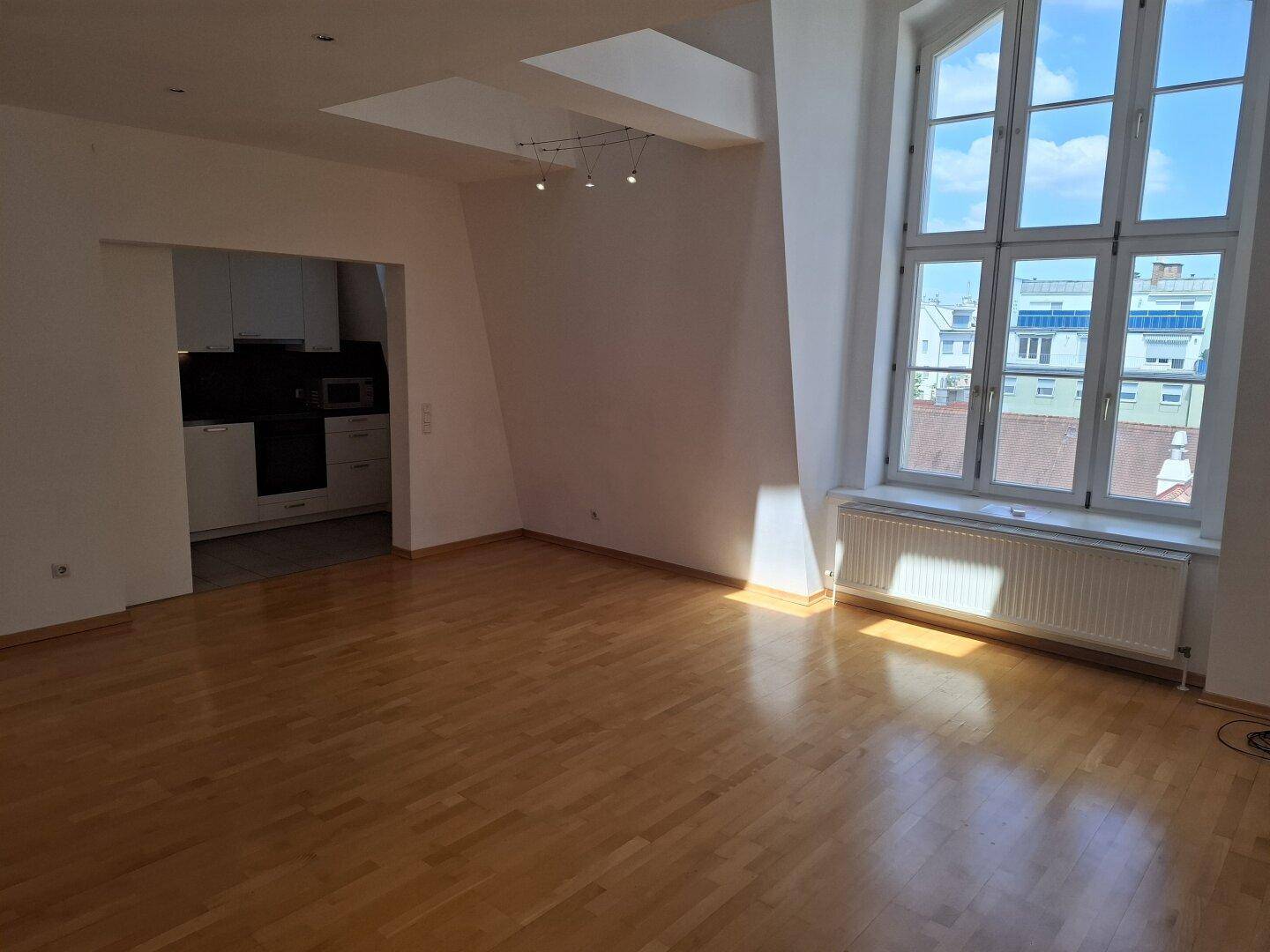 Dachgeschosswohnung, Terrasse, toller Ausblick, Jugendstilhaus nahe Neubaugasse / Mariahilfer Straße (U3) - Ansicht 2