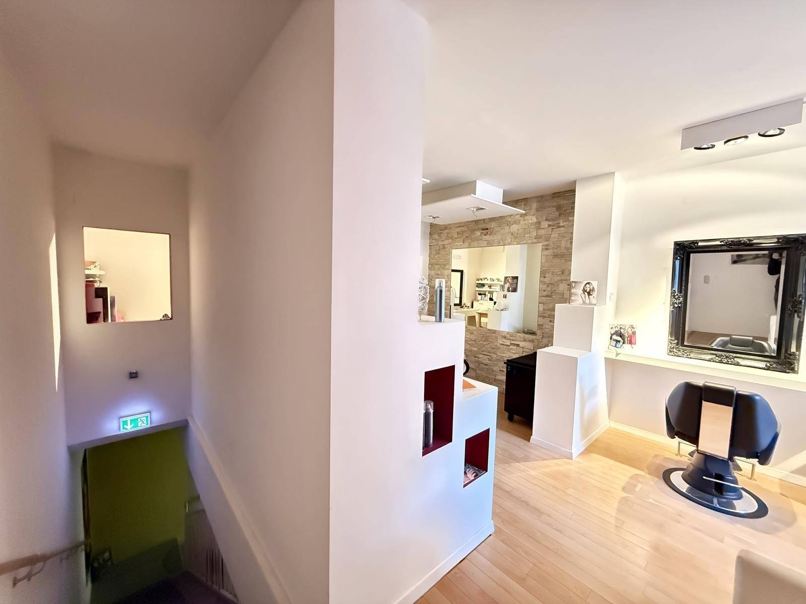 Büro bzw. Geschäftsräumlichkeit mit ca. 100m² in Villach - Więcej