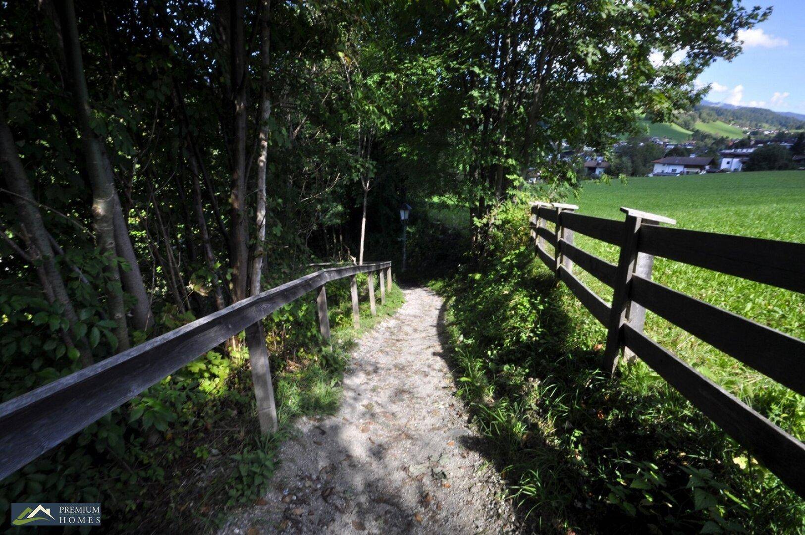 Wildschönau/NIEDERAU - 567 m² Grundstück - kurzer Wanderweg zum Lebensmittelgeschäft und zur Wildschönauer Straße