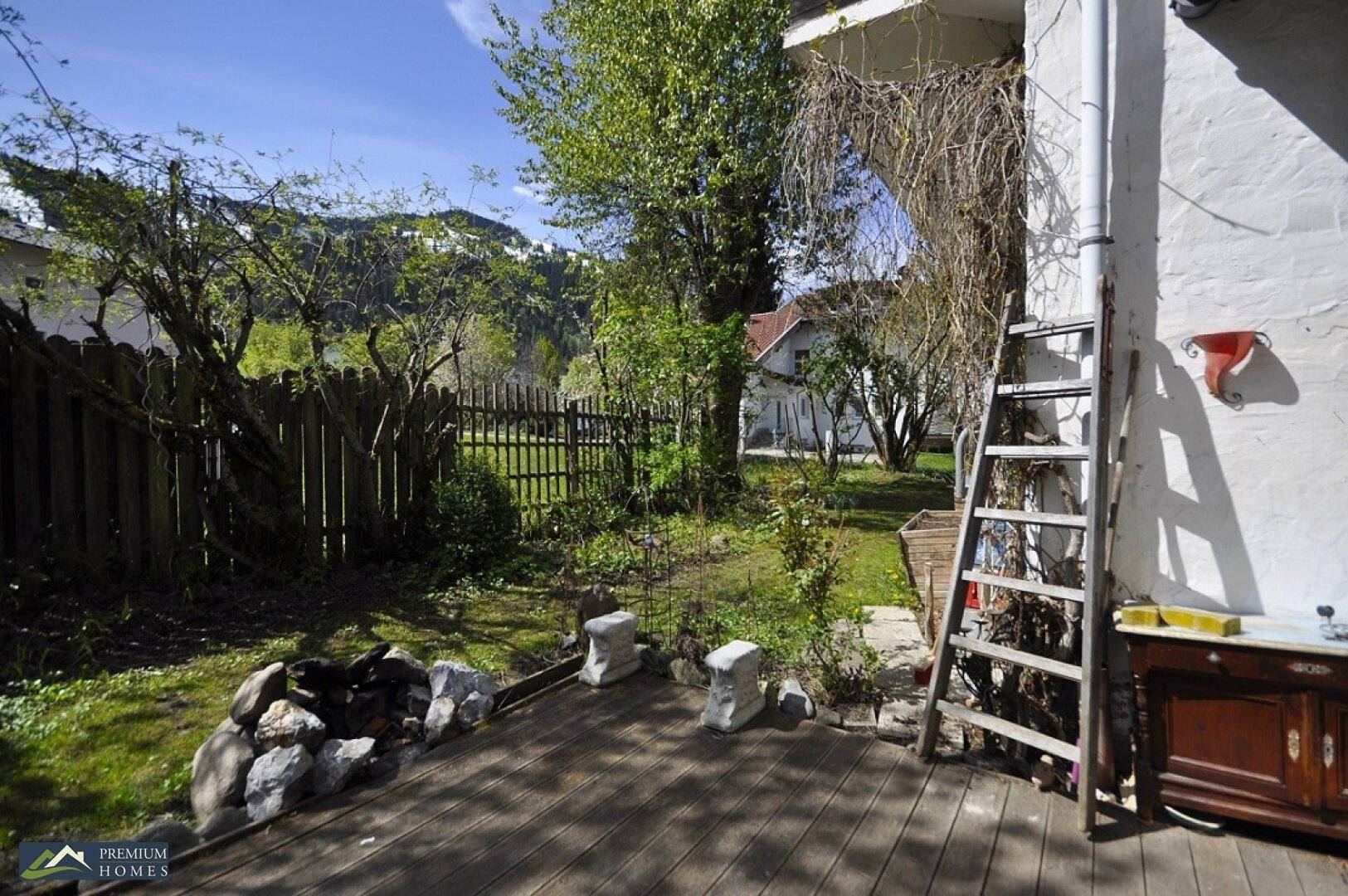 NIEDERAU - Einfamilienhaus - Sanierungsobjekt - in sonniger Lage - sichtgeschützte Terrasse