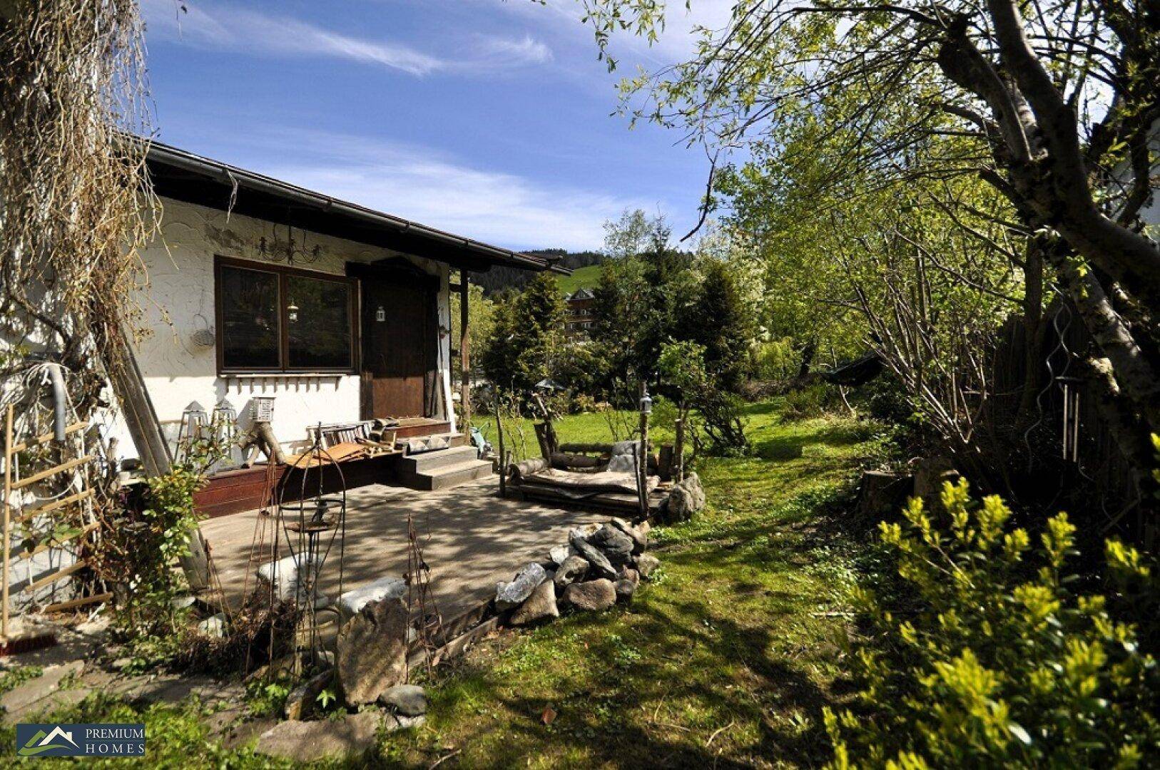 NIEDERAU - Einfamilienhaus - Sanierungsobjekt - in sonniger Lage - sichtgeschützte Terrasse