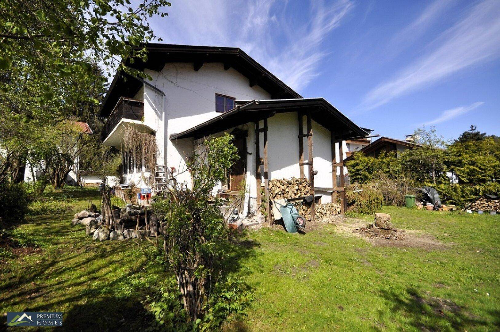 NIEDERAU - Einfamilienhaus - Sanierungsobjekt - in sonniger Lage - Hausansicht und Gartenblick