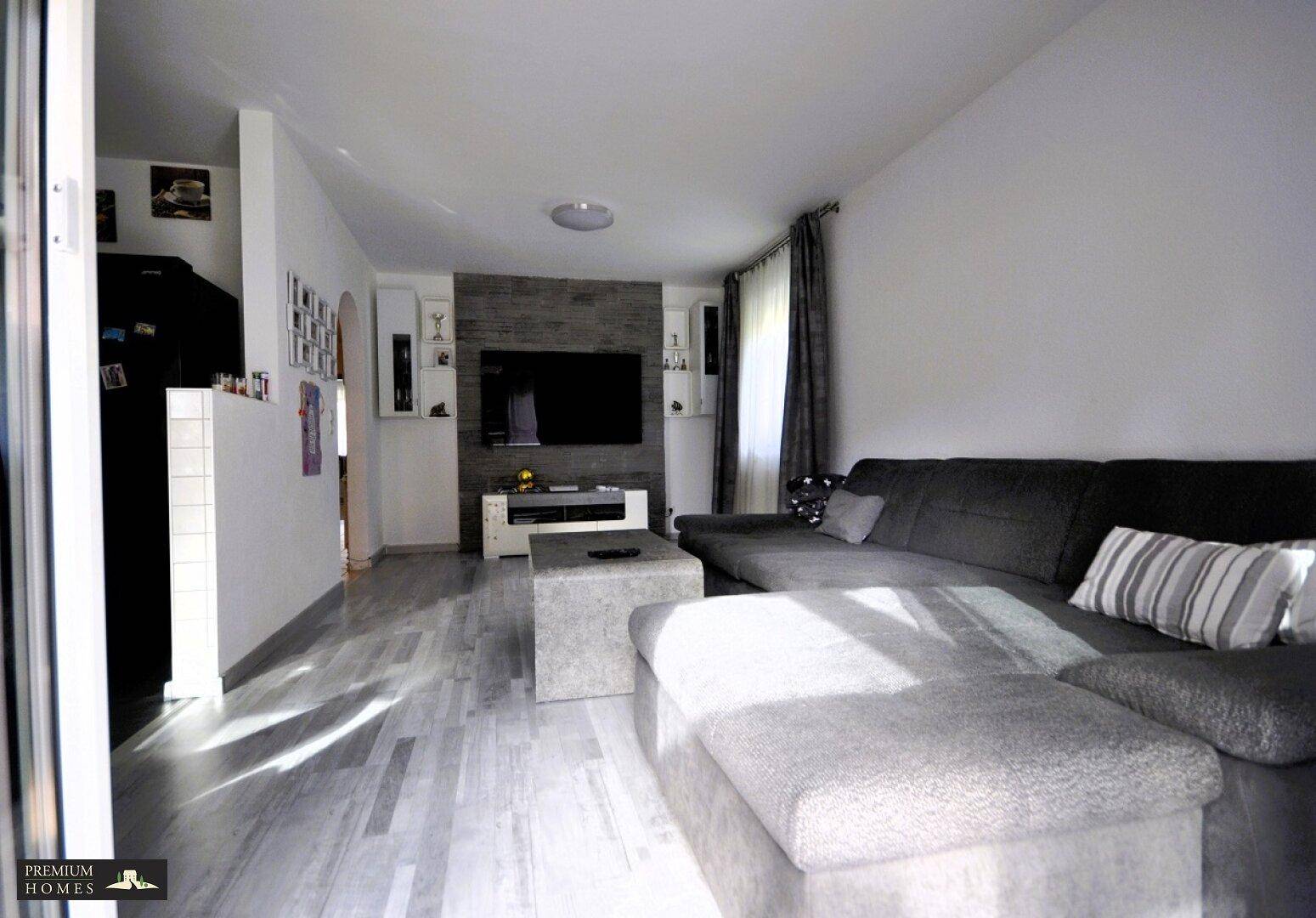 WATTENS - Attraktive 74m² Wohnung - Wohnzimmer