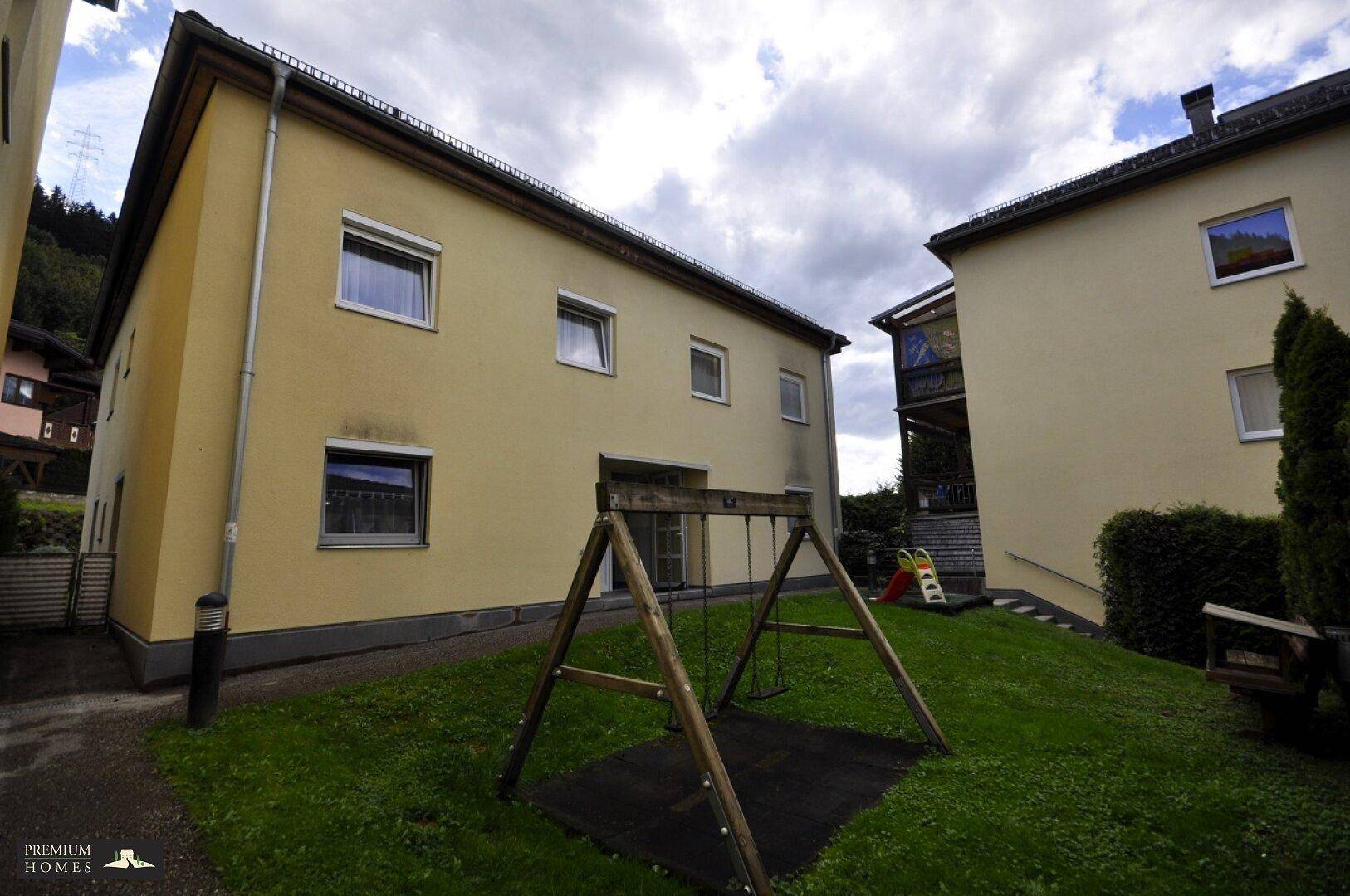 WATTENS - Attraktive 74m² Wohnung - Eingangstüre mit Allgemeinfläche