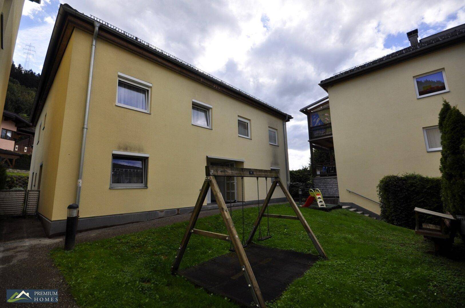 WATTENS - Attraktive 74m² Wohnung - Eingangstüre mit Allgemeinfläche