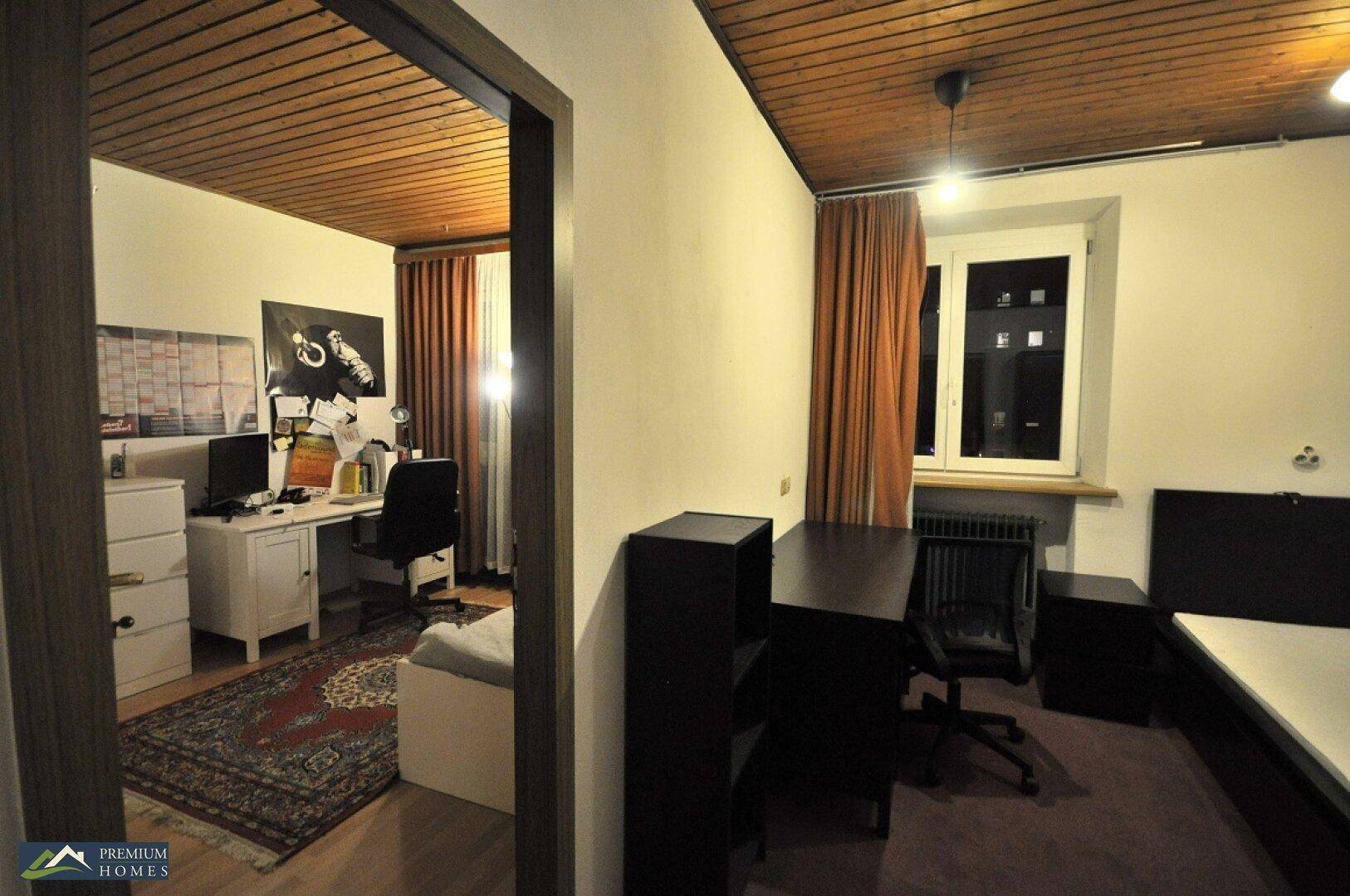 INNSBRUCK: 4-Zimmer-Wohnung mit Balkon - 1 Zimmer und Zimmer 2