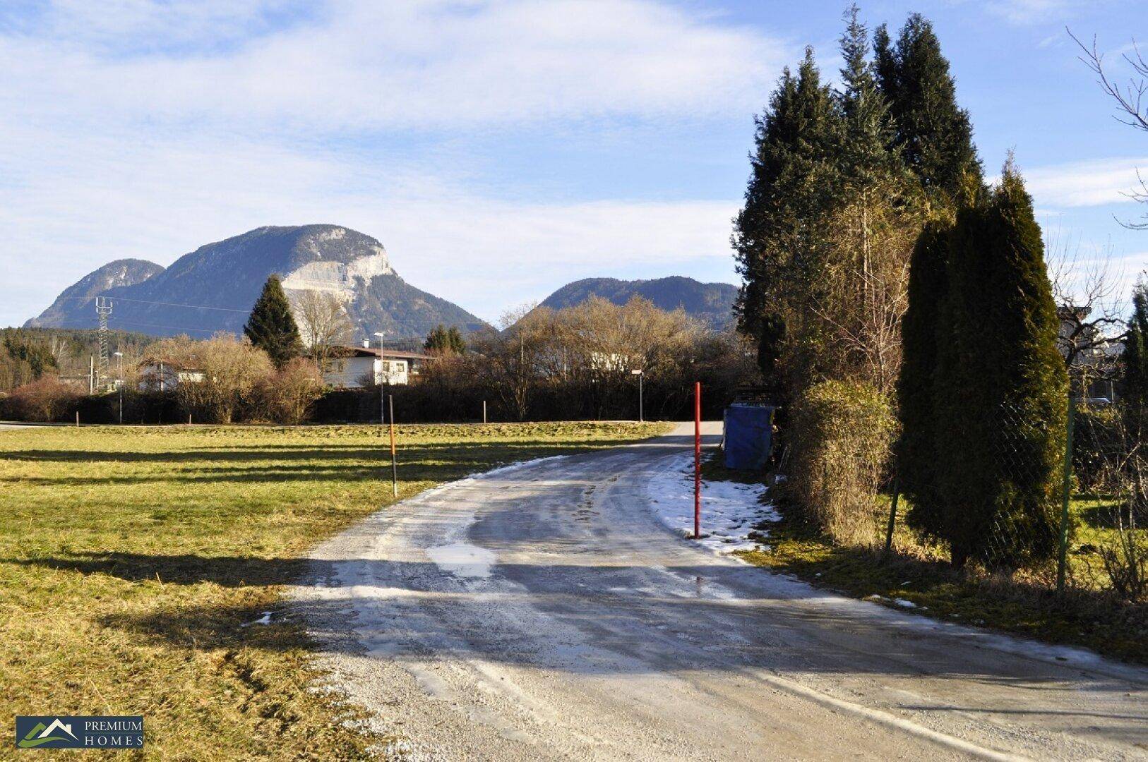 KIRCHBICHL - 726 m² Baugrund - ein Stück Natur - Richtung Südosten - Zufahrt