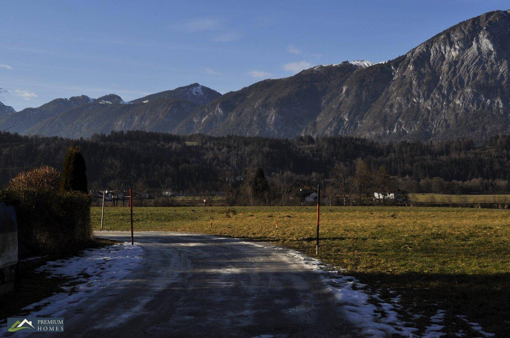 KIRCHBICHL - 726 m² Baugrund - ein Stück Natur - Richtung Nordwesten - Zufahrt