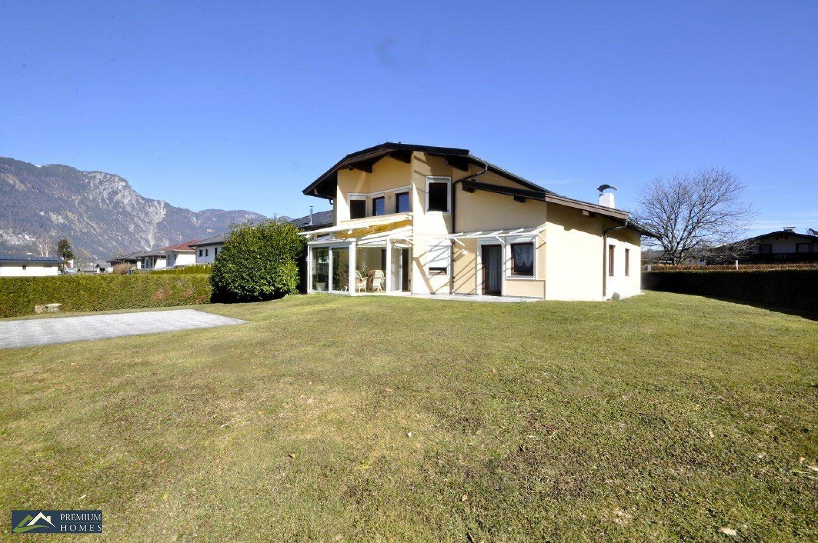 KUNDL - Einfamilienhaus - Hausansicht mit Gartenfläche