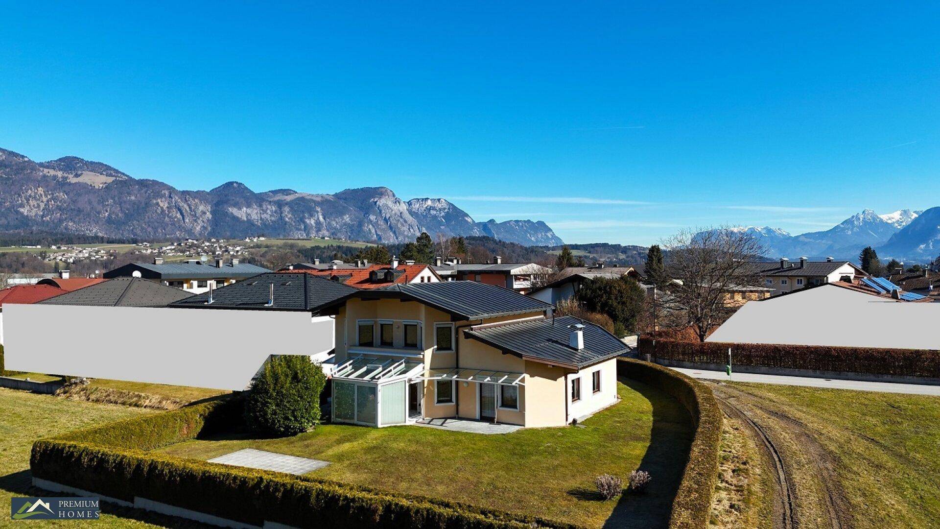 KUNDL - Einfamilienhaus - Hausansicht mit Gartenfläche