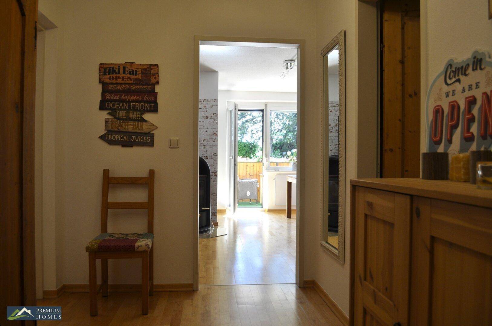 WÖRGL - Anlage-Objekt - Wohnzimmerblick und Loggia-blick