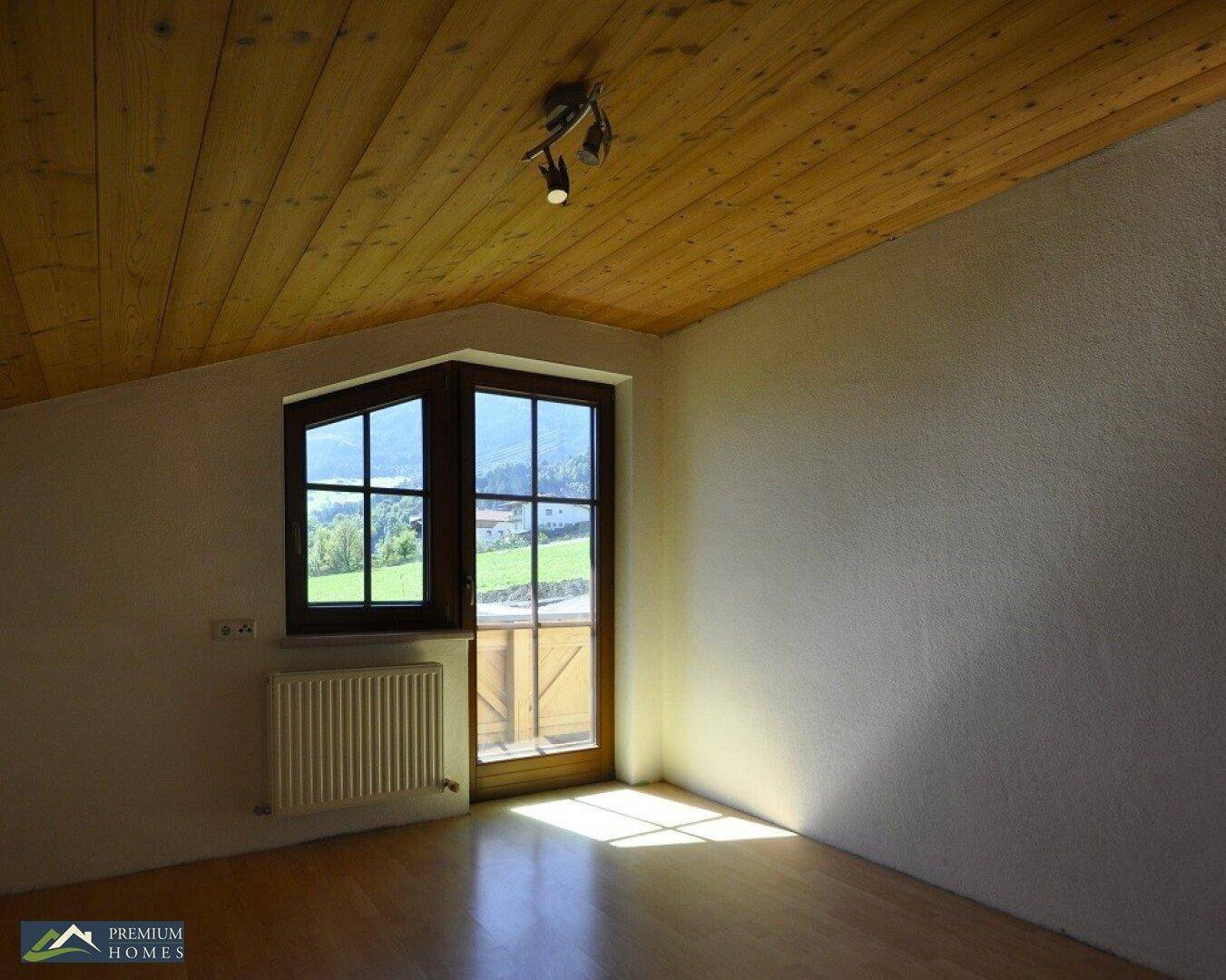 Doppelhaushälfte in Aussichtslage - Zimmer 2 mit Zugang Südwestbalkon