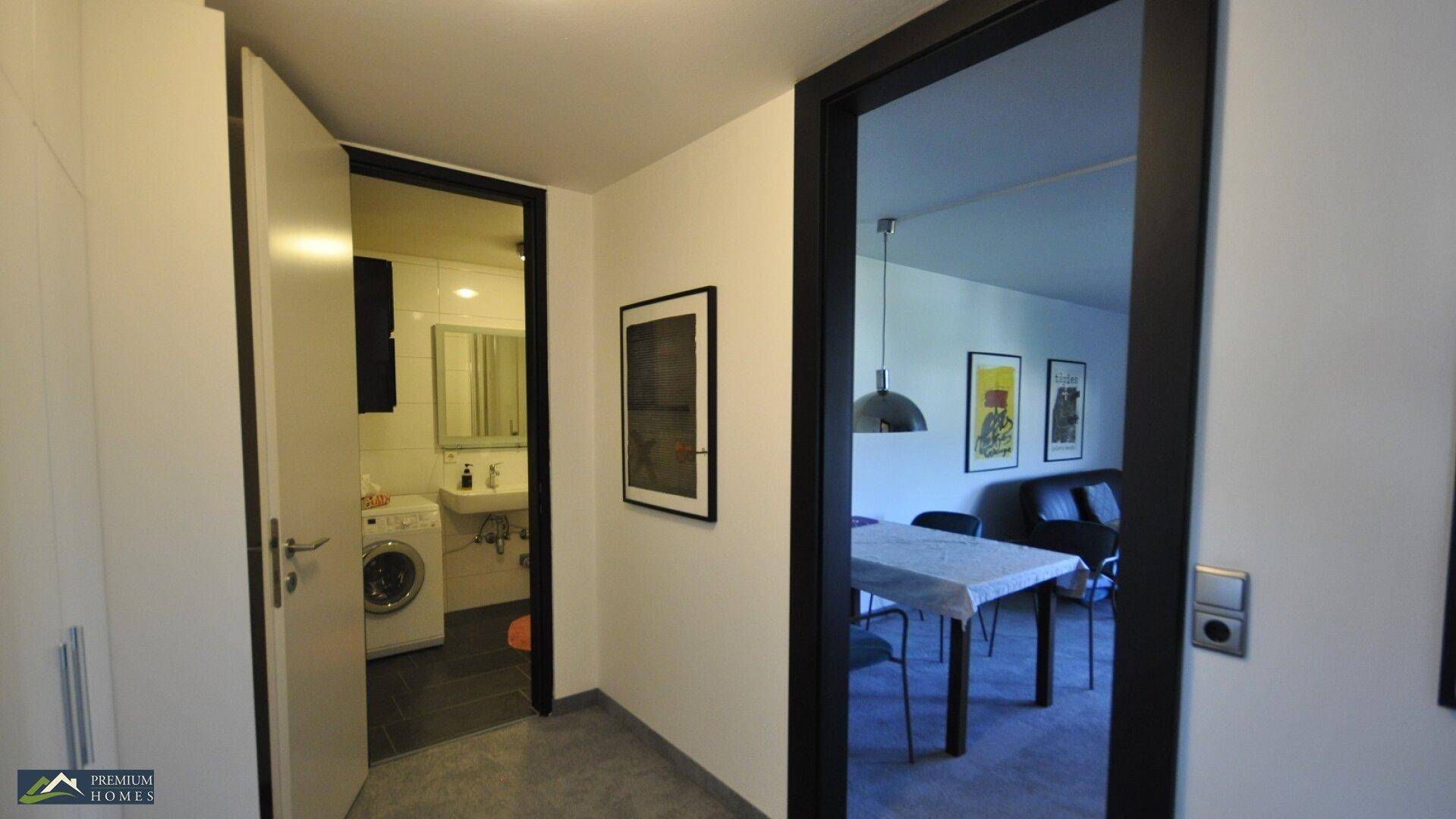 Wörgl 3 Zimmer Wohnung - Zugänge Bad und Wohnzimmer