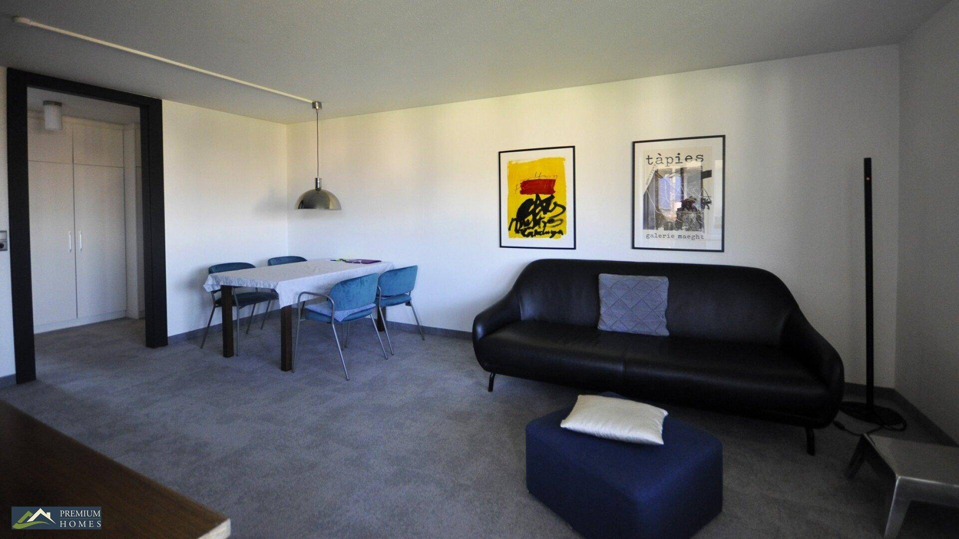 Wörgl 3 Zimmer Wohnung - Wohnzimmerblick mit Esstisch