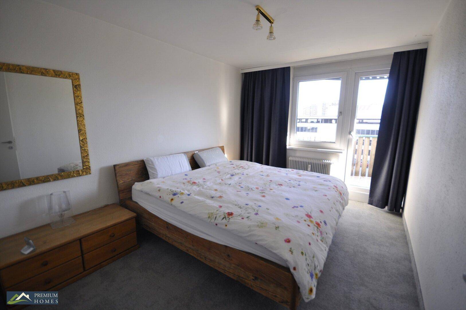Wörgl 3 Zimmer Wohnung - Zimmer 1 mit Zugang Balkon Nordosten.