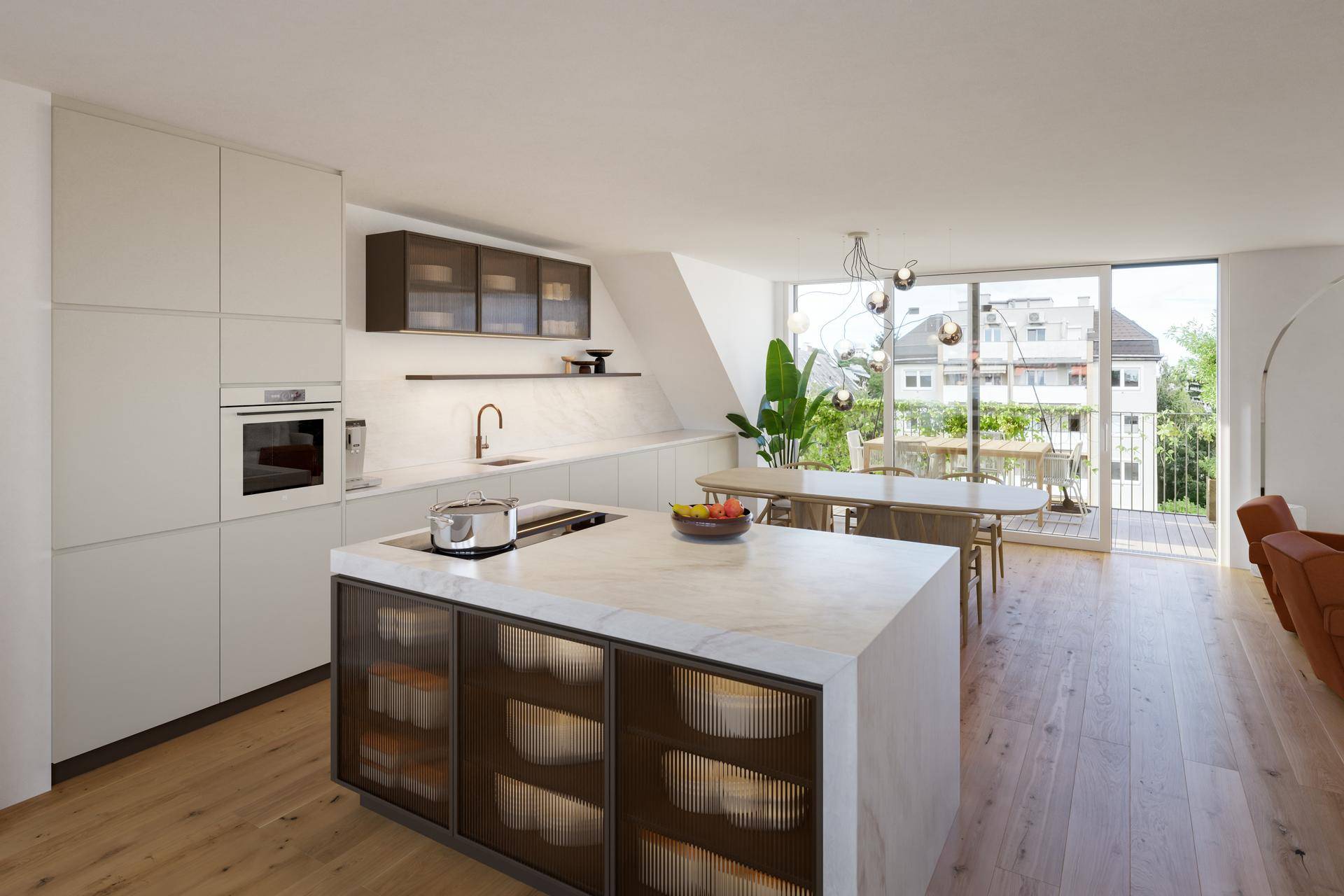 Moderne Küche mit Kochinsel, integrierten Geräten und offenem Übergang zum Essbereich und Balkon.