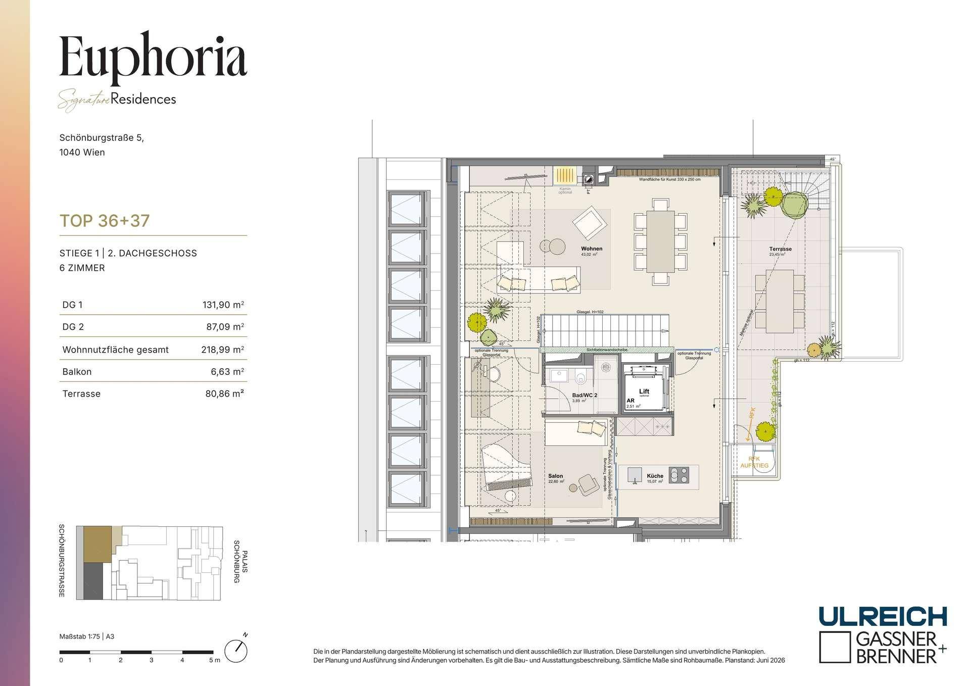 Grundriss des ersten Dachgeschosses mit offenem Wohnbereich, Balkon und großer Terrasse.