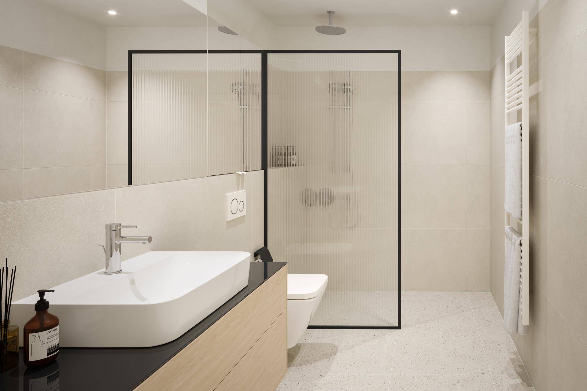 Modernes Badezimmer mit begehbarer Dusche, Wand-WC und beheiztem Handtuchhalter.