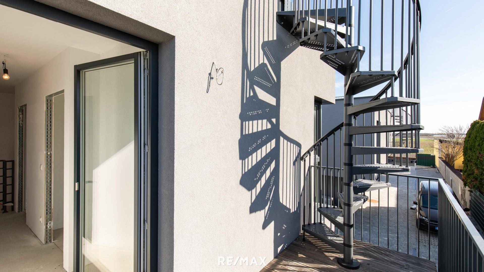 OG Balkon mit Treppe HAUS 4