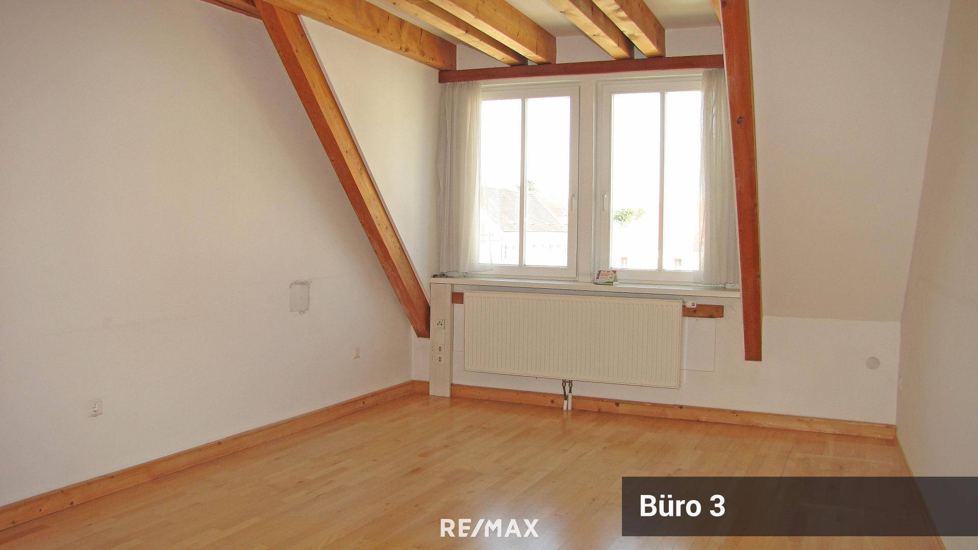 RE/MAX Büro 3