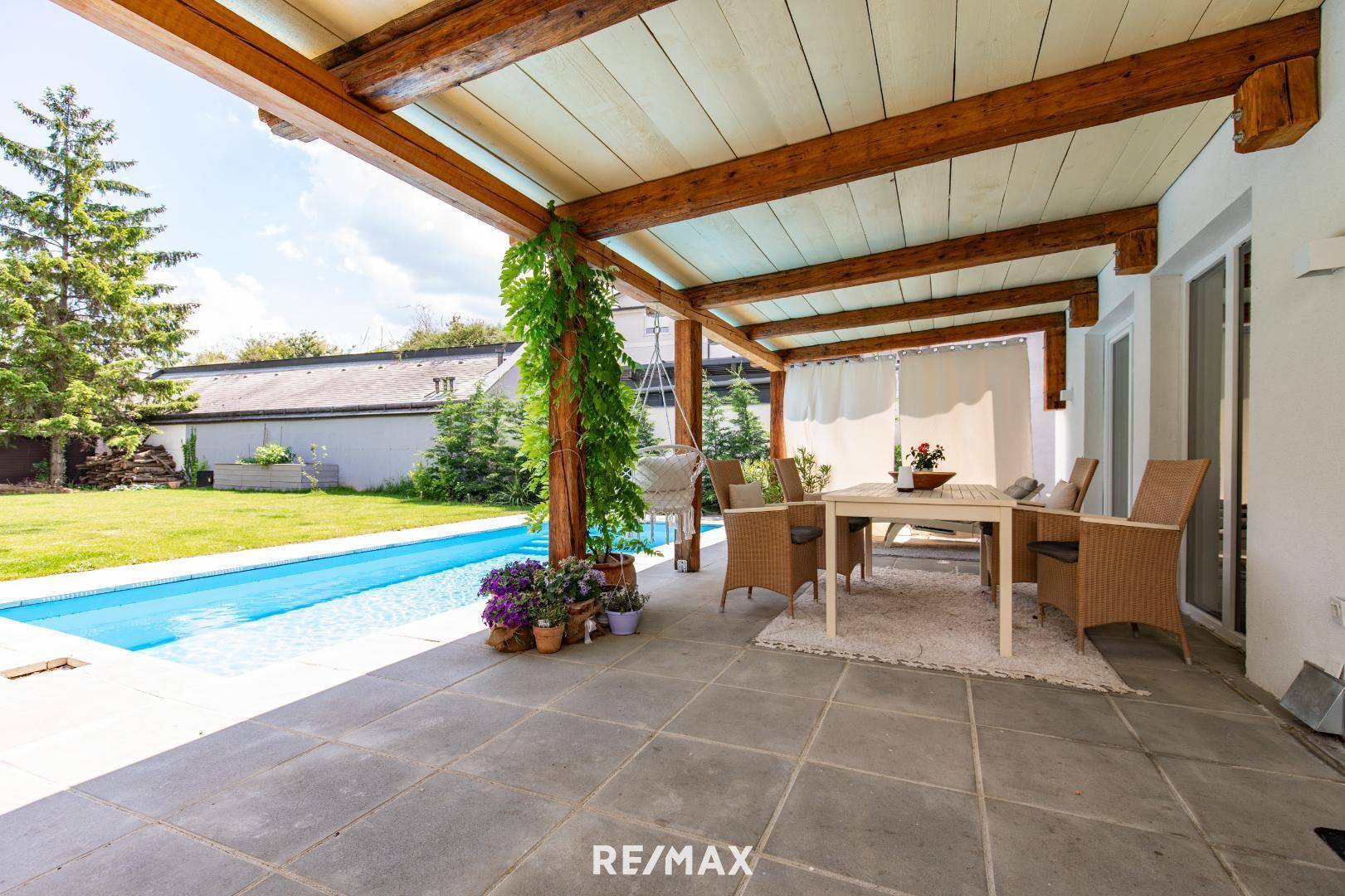 Terrasse mit Pool