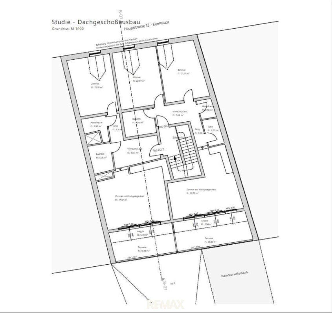 Grundriss des Dachgeschosses mit mehreren Zimmern, Bad und Terrasse.