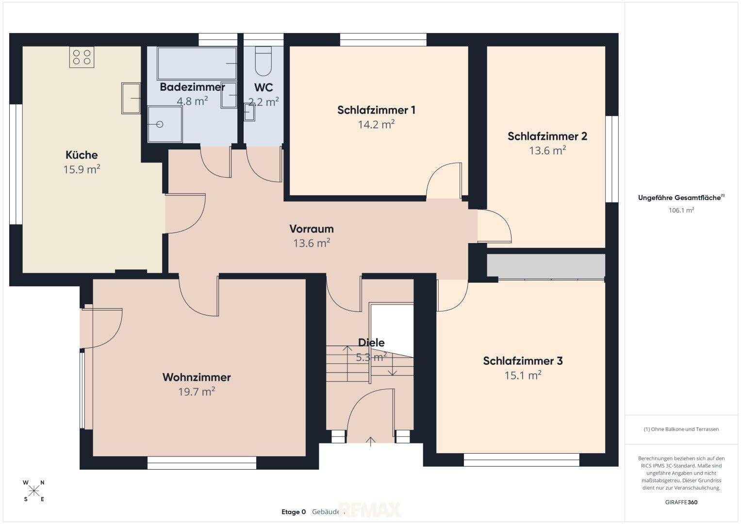 Grundriss des Erdgeschosses mit Küche, Wohnzimmer, drei Schlafzimmern und zwei Bädern.