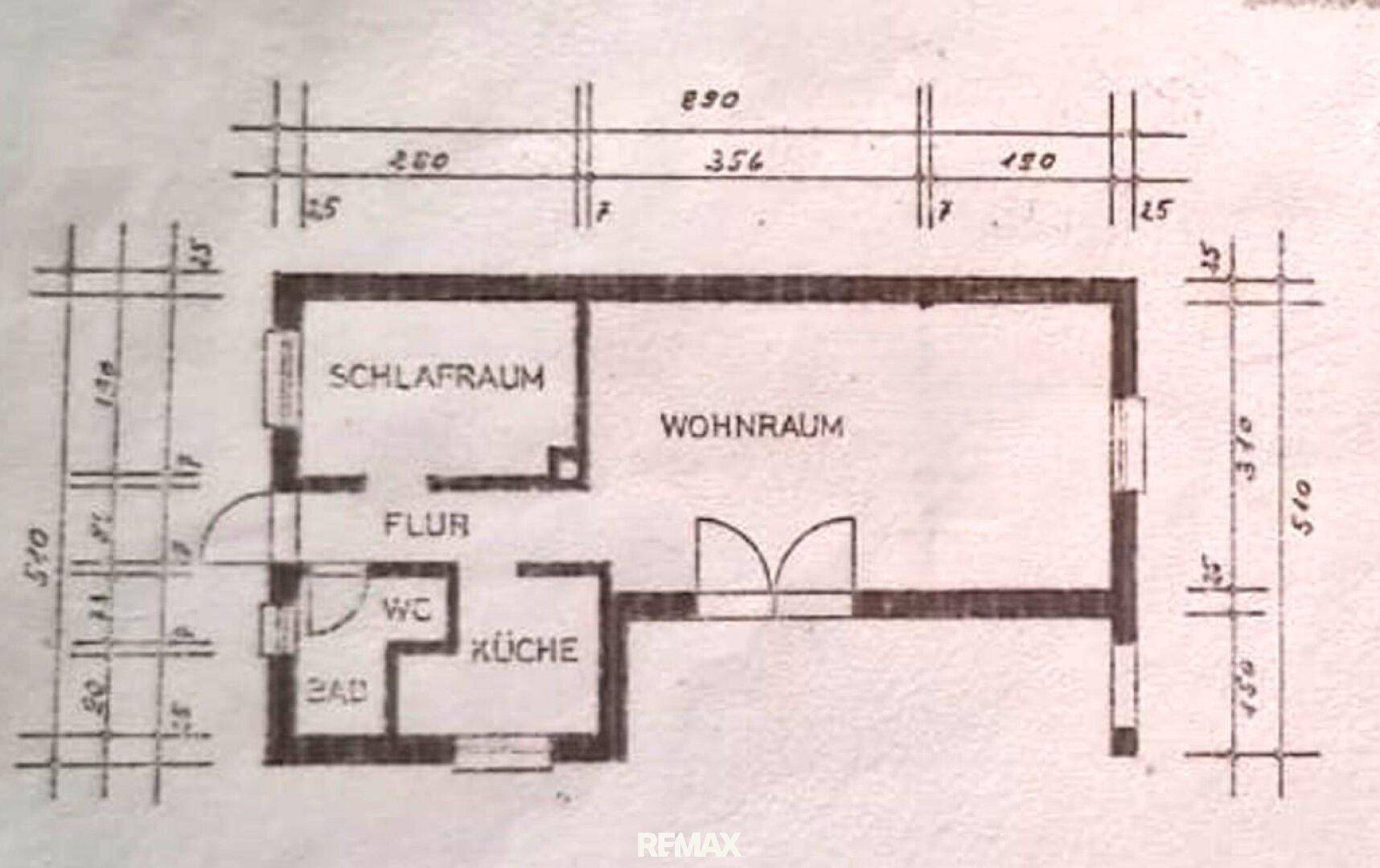 Grundriss des Hauses mit Schlafzimmer, Wohnraum, Küche, Bad und WC.