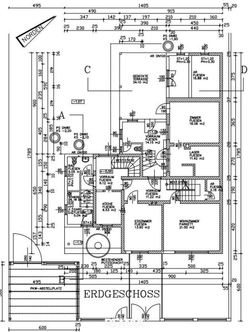 Grundriss des Erdgeschosses mit Wohnzimmer, Esszimmer, Küche und überdachter Terrasse.