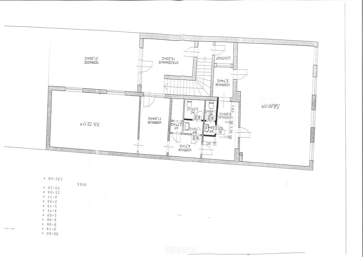 Grundrissplan zeigt die Aufteilung der Räume, Treppenhaus, zwei WCs und eine Terrasse.