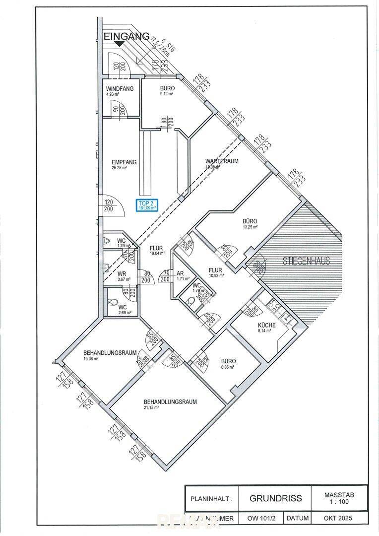 Technischer Grundriss einer Etage mit Behandlungsräumen, Empfang und WC-Anlagen.