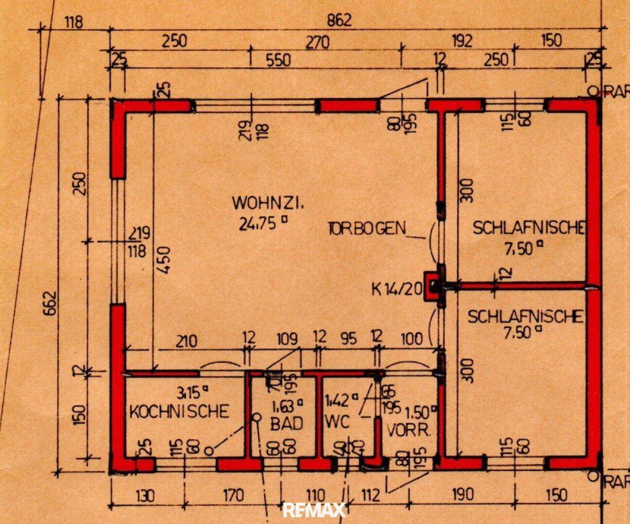 Grundrissplan des Erdgeschosses mit Wohnzimmer, Schlafzimmern, Bad und Kochnische.