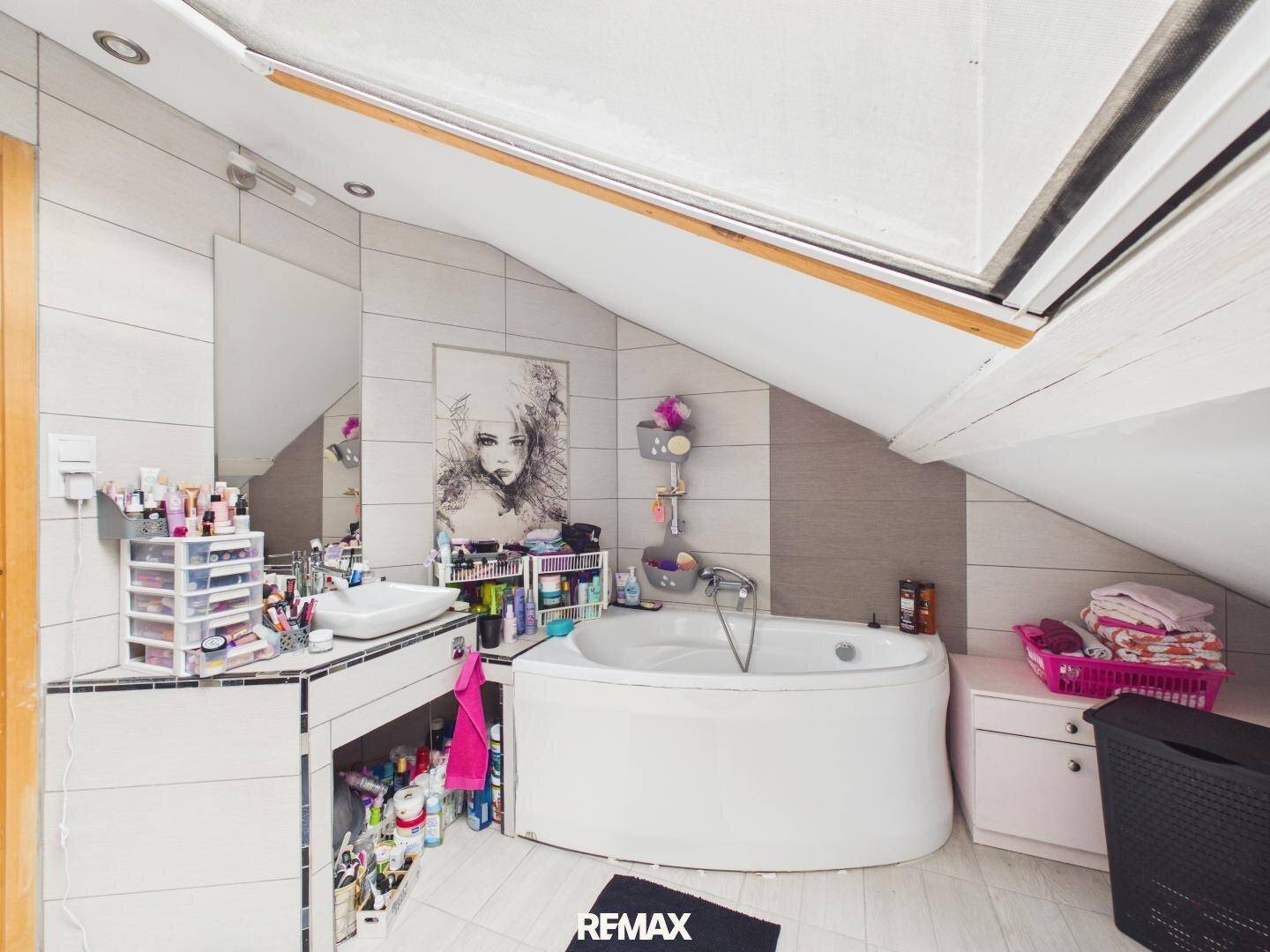 11. Badezimmer 2 Dachgeschoss