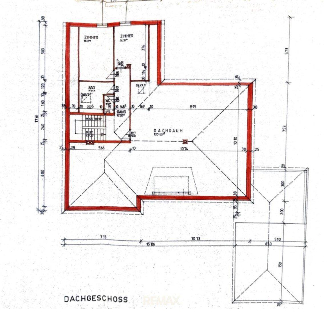 Grundriss des Dachgeschosses mit Schlafzimmern, Bad und Dachraum.