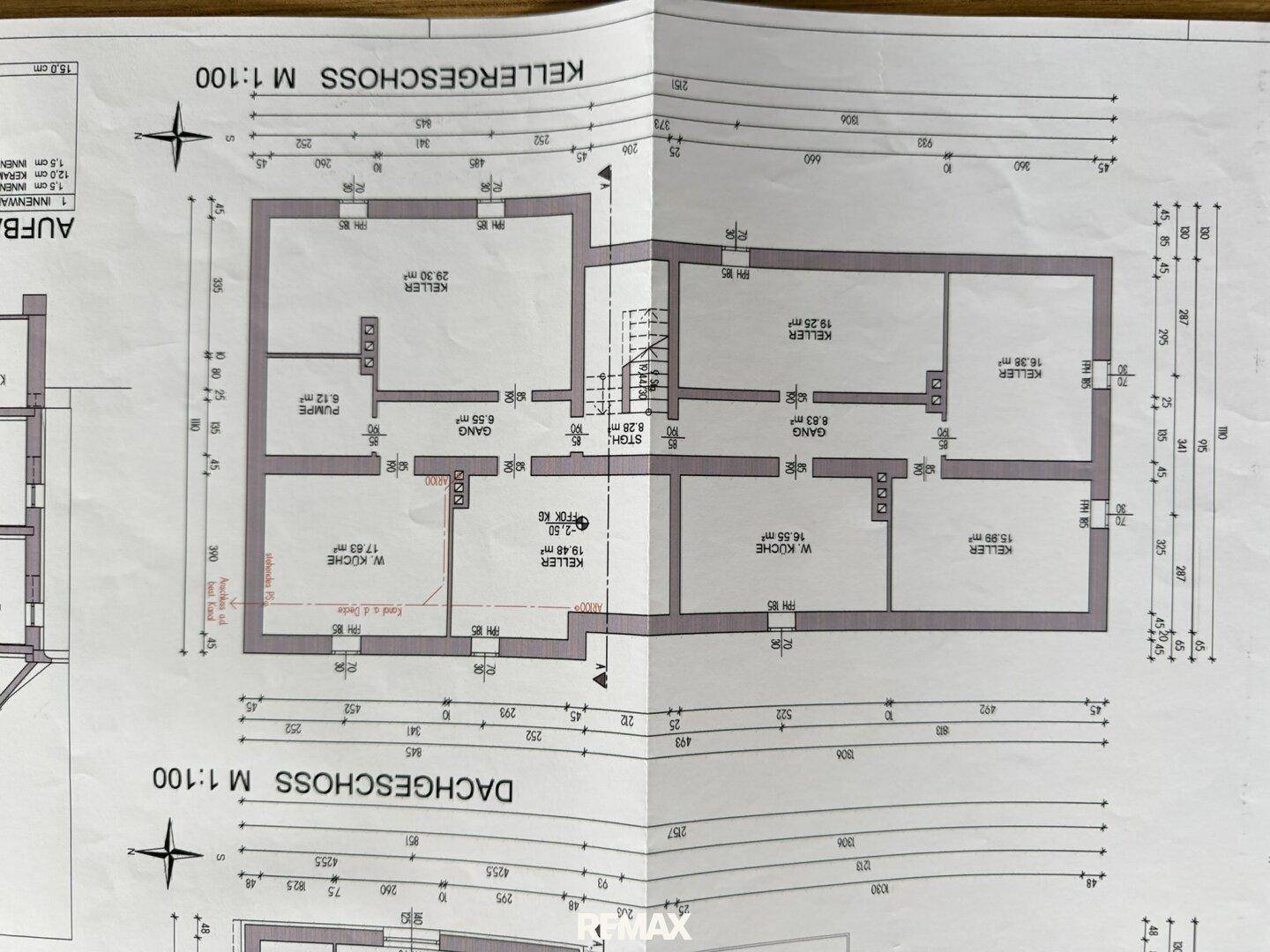 Grundriss des Keller- und Dachgeschosses mit mehreren Kellerräumen, einer Küche und Zimmern.