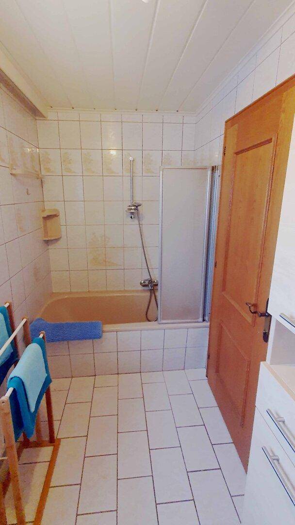 Bad mit Wanne/WC Wohnung 2, Mehrfamilienhaus in Walchsee