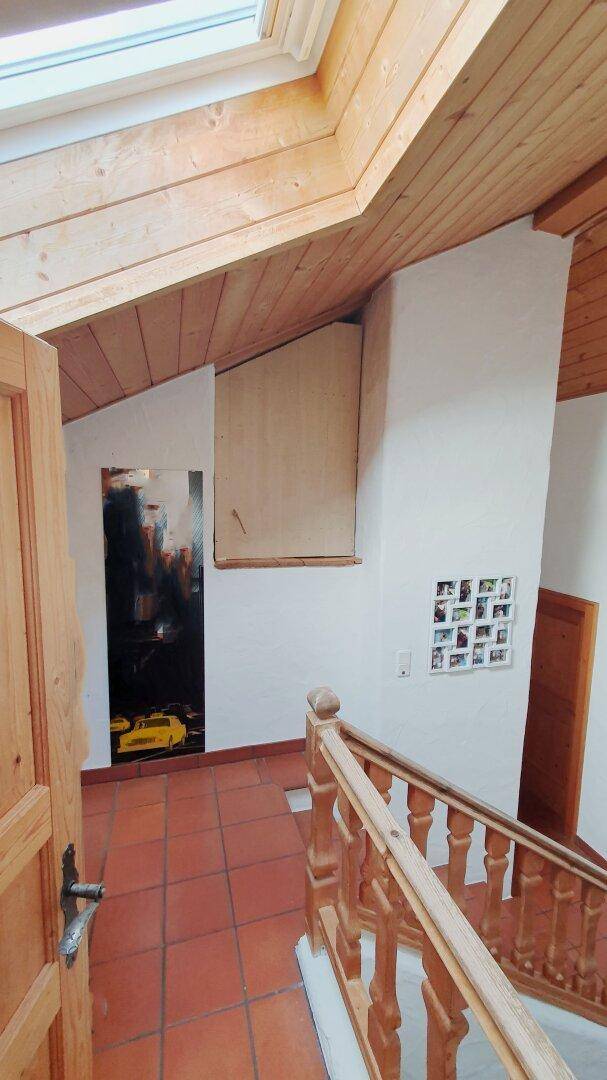 Galerie mit Zugang Dach-/Abstellraum (Ebene 3), Gepflegte Maisonette-Wohnung auf 3 Ebenen