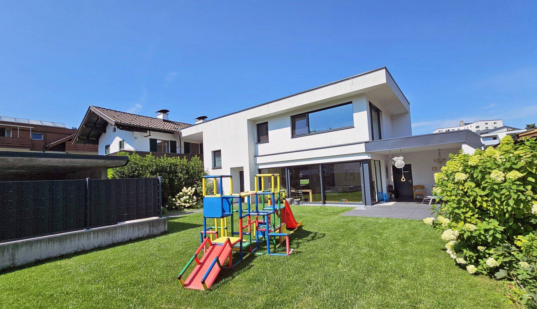 Ansicht mit Garten, Moderne Doppelhaushälfte in Kufstein