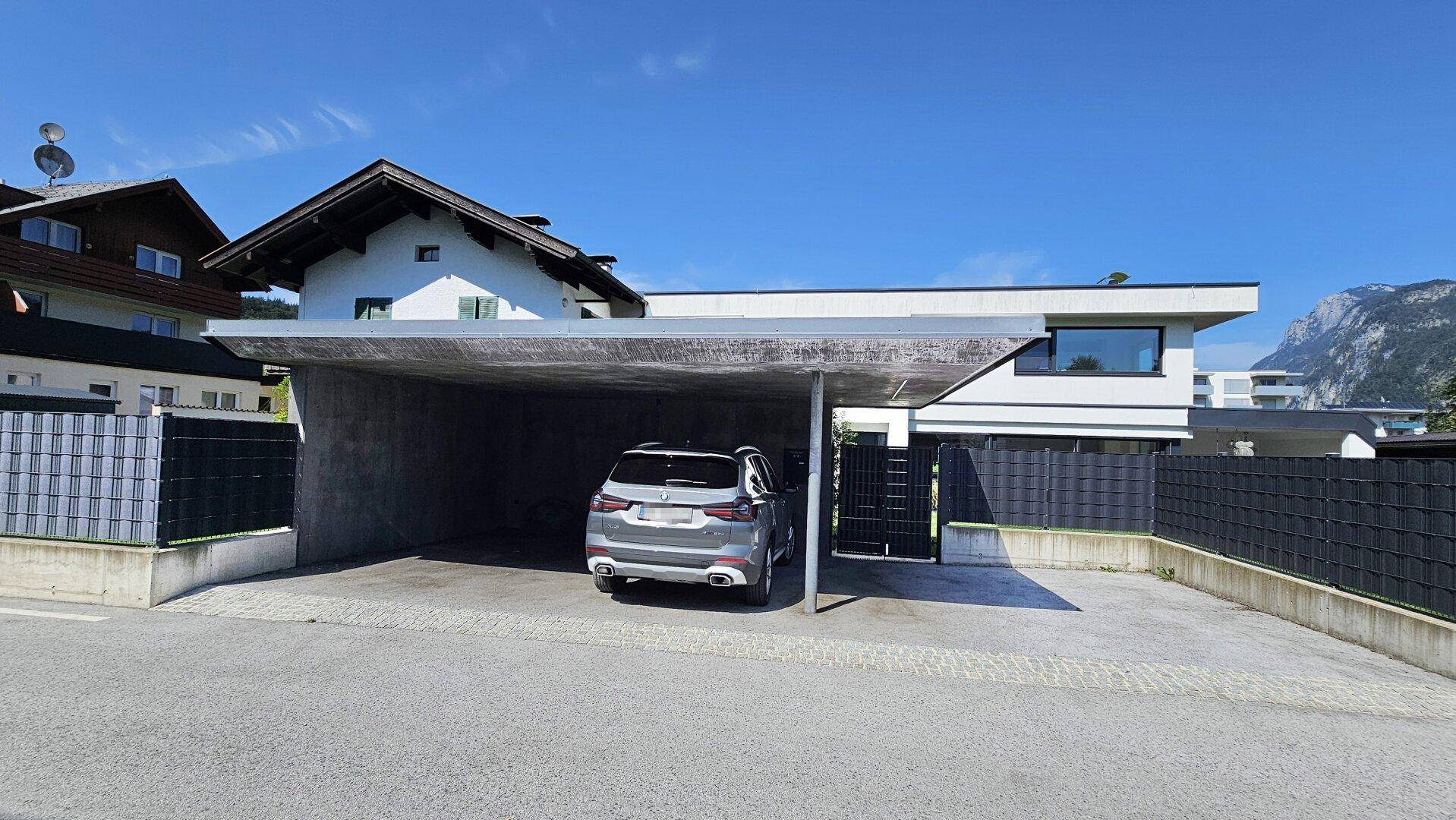 Zufahrt, Carport u. Freistellplatz, Moderne Doppelhaushälfte in Kufstein