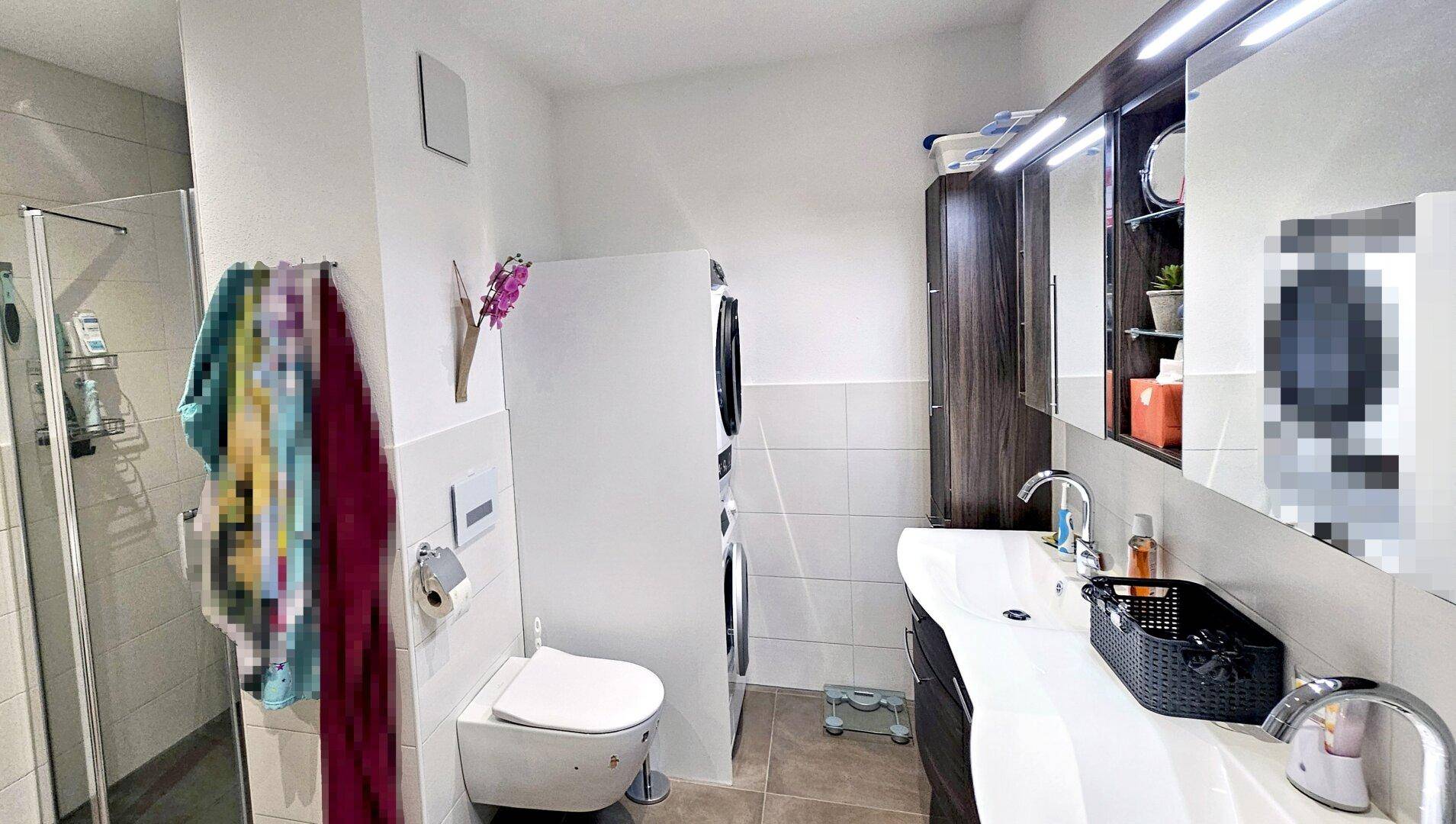 Bad mit Wanne u. extra Dusche WC, Schöne 3-Zimmer Gartenwohnung Kufstein