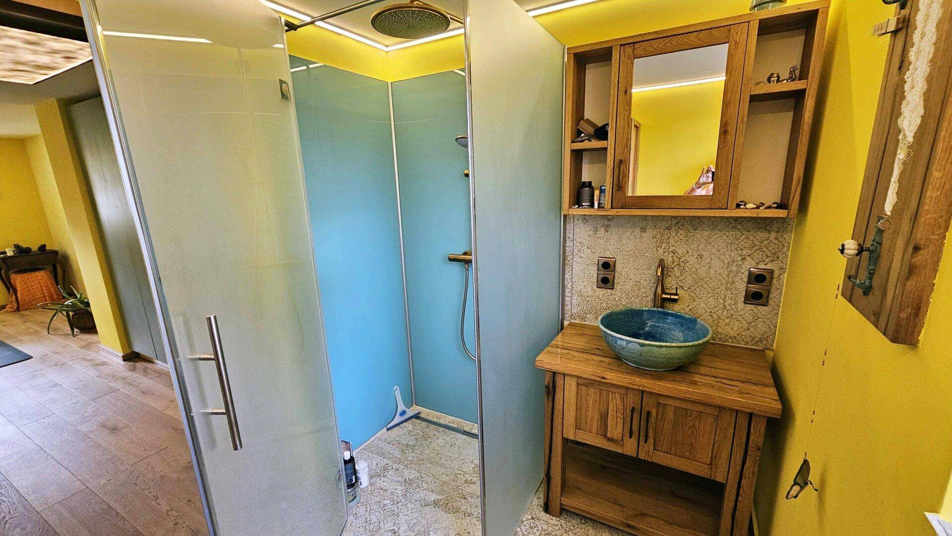 Bad mit Dusche/WC, Wohnung2 EG, Mehrfamilienhaus Angerberg