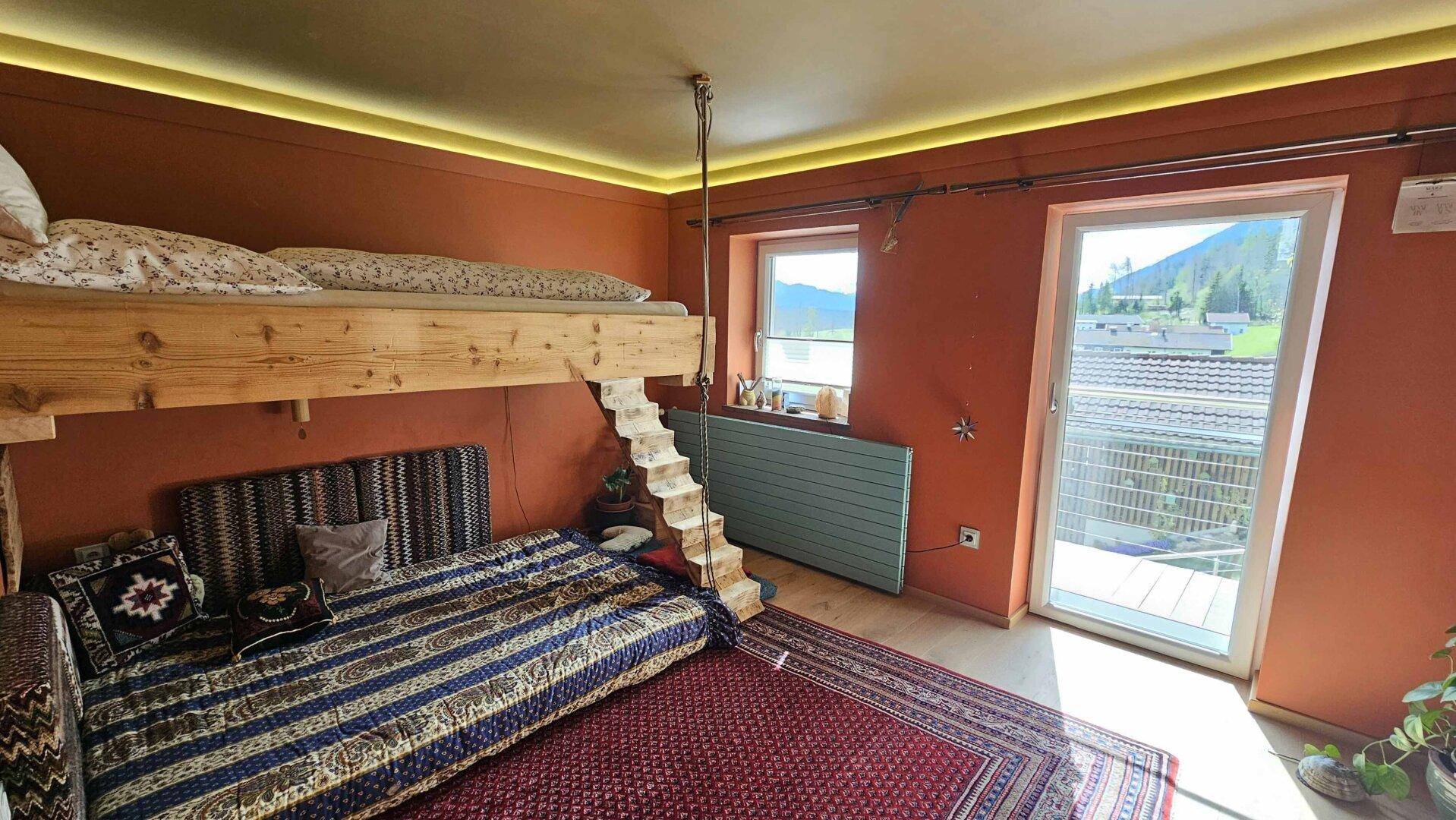 Wohnzimmer mit Ausgang Balkon, Wohnung2 OG, Mehrfamilienhaus Angerberg