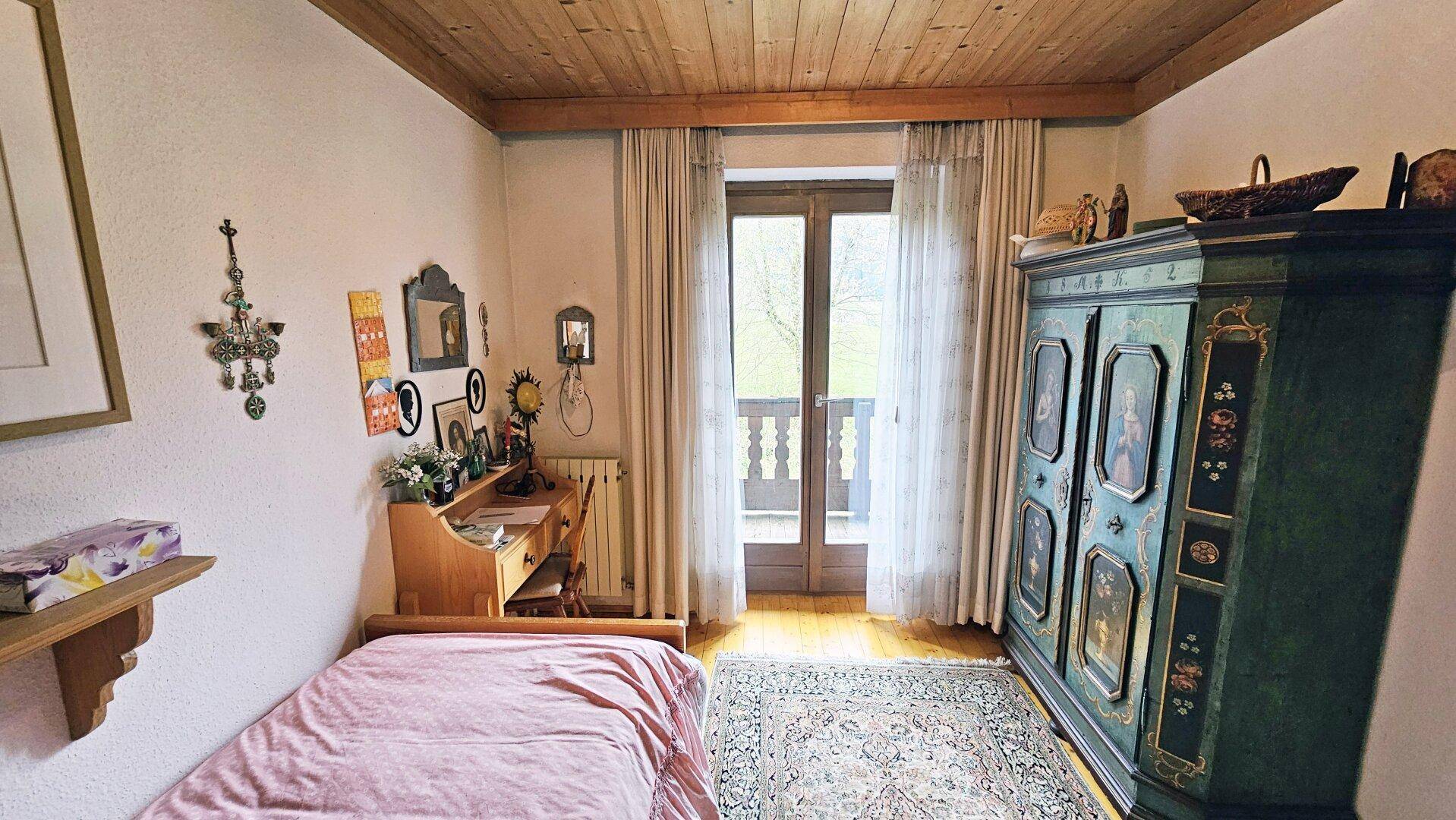 Zimmer OG, Grundstück mit Altbestand und Freizeitwohnsitz, Rettenschöß